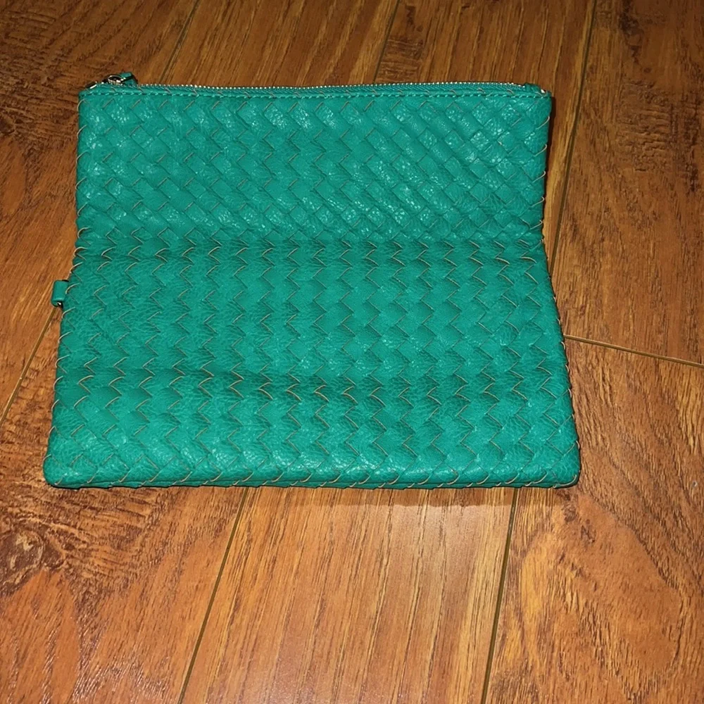 Green fold over clutch - Picture 2 of 5